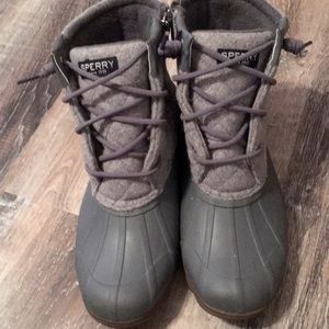 Woman’s sperry boots grey size 7